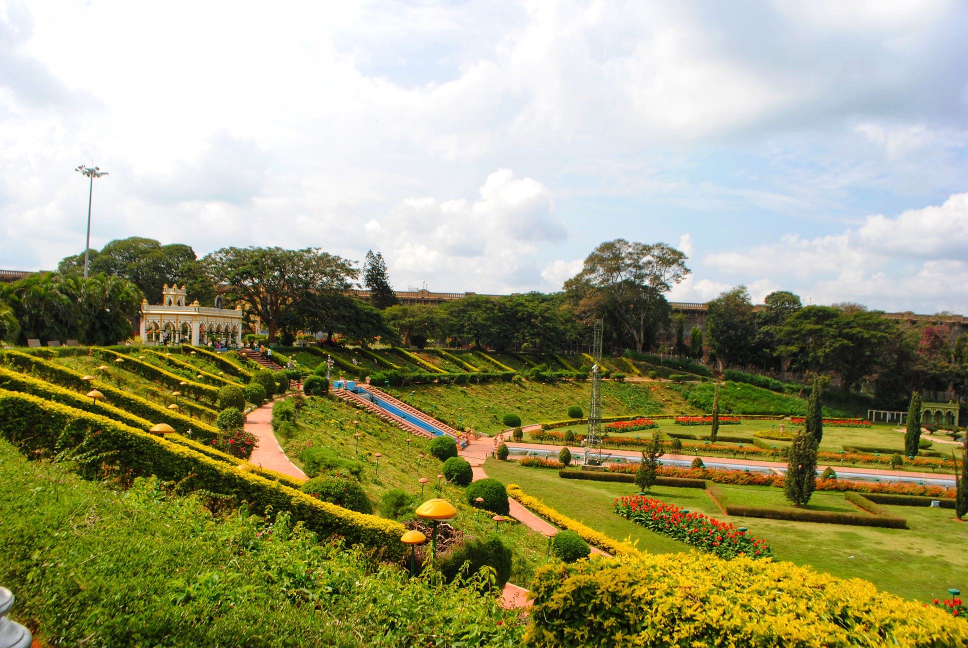 Ooty Trip from Kozhikode: Taxi Travel Guide for a Comfortable Journey - KeraCabs Kerala taxi guide