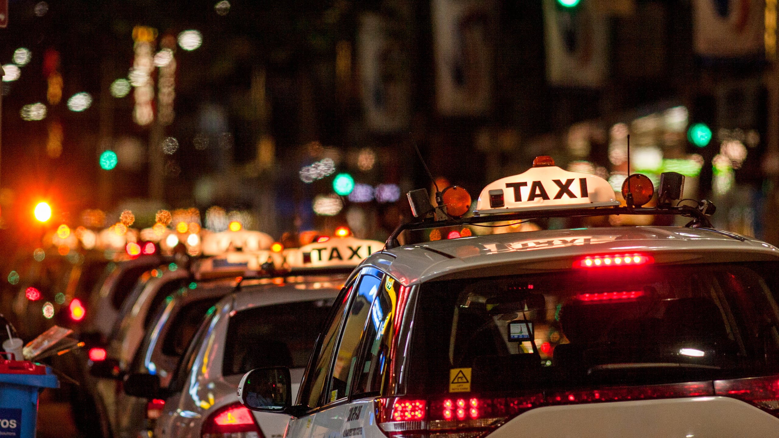 Deepavali 2026 Airport Taxi Kerala: Book Your Airport Pickup in Advance - KeraCabs Kerala taxi guide